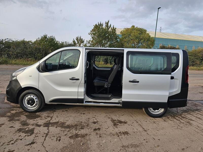 VAUXHALL VIVARO