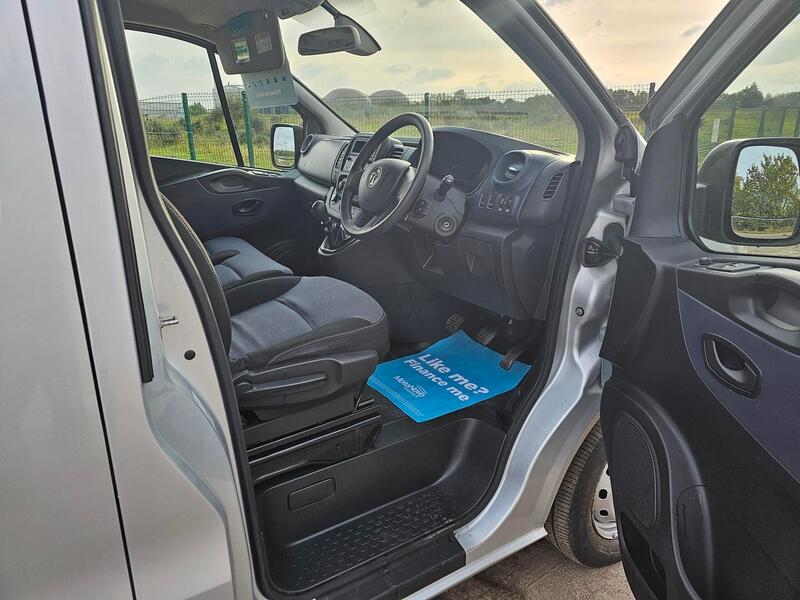 VAUXHALL VIVARO