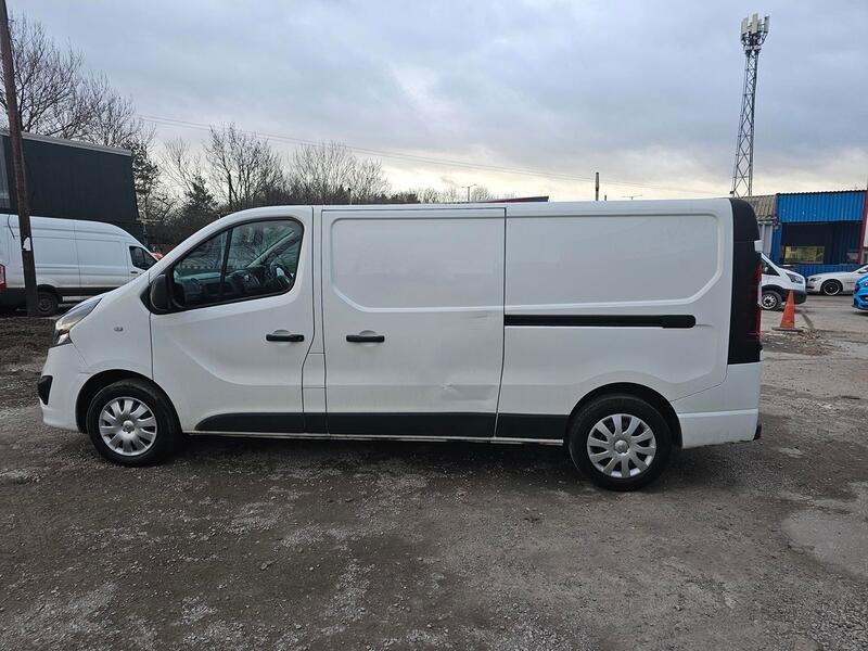 VAUXHALL VIVARO