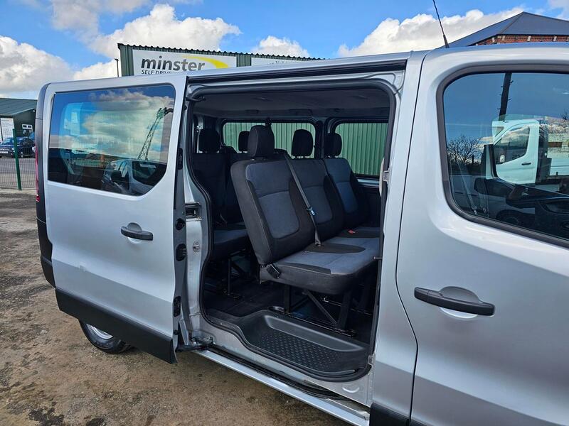 VAUXHALL VIVARO