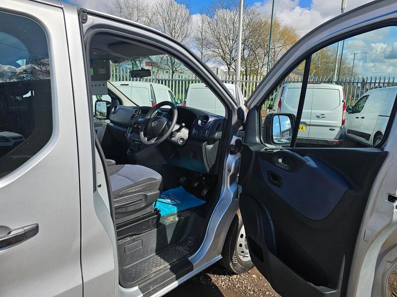 VAUXHALL VIVARO