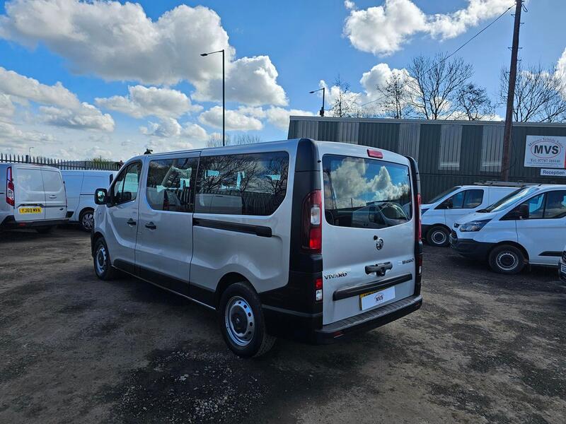 VAUXHALL VIVARO