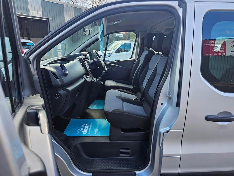 VAUXHALL VIVARO