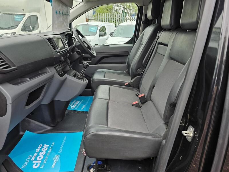 VAUXHALL VIVARO