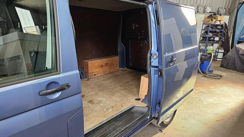 VOLKSWAGEN TRANSPORTER