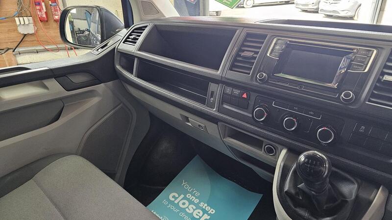 VOLKSWAGEN TRANSPORTER