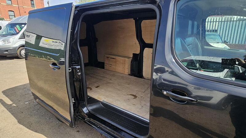 VAUXHALL VIVARO