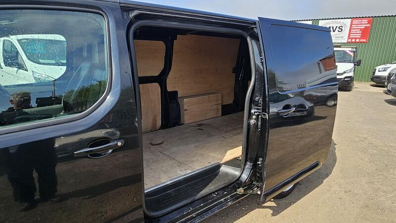VAUXHALL VIVARO