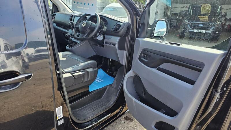 VAUXHALL VIVARO