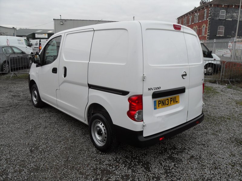 NISSAN NV200