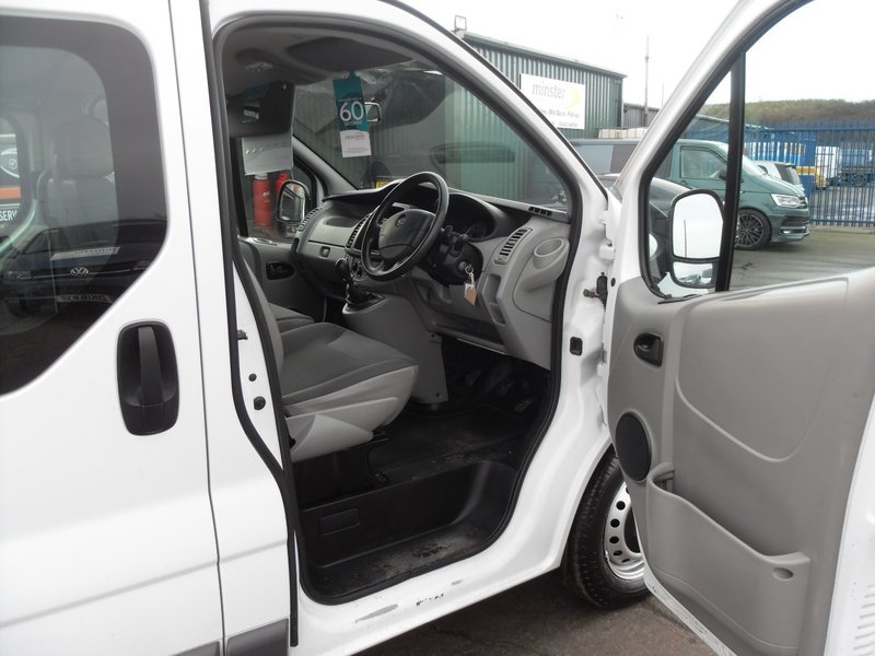 VAUXHALL VIVARO