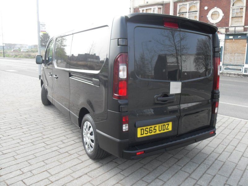 VAUXHALL VIVARO