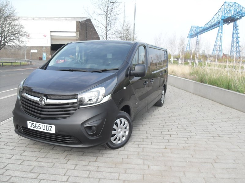 VAUXHALL VIVARO