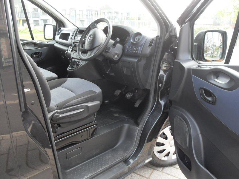 VAUXHALL VIVARO