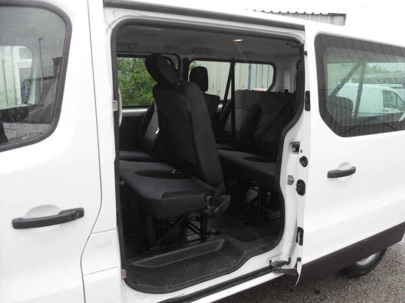 VAUXHALL VIVARO