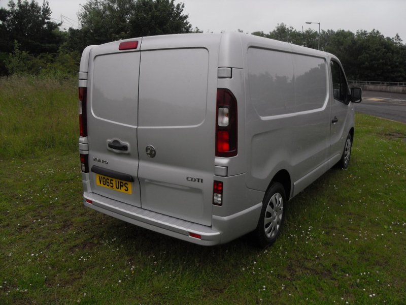 VAUXHALL VIVARO