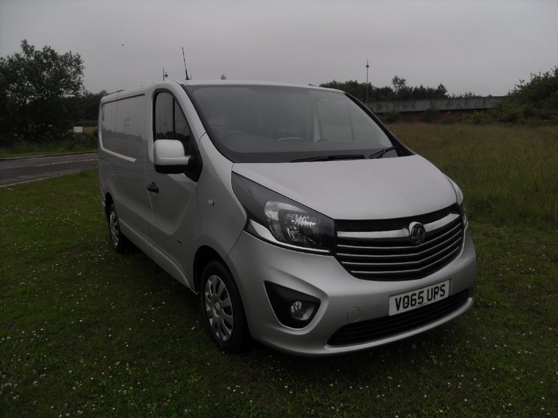 VAUXHALL VIVARO