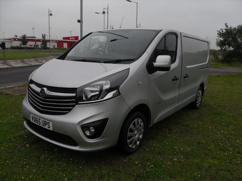 VAUXHALL VIVARO