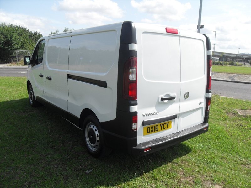 VAUXHALL VIVARO