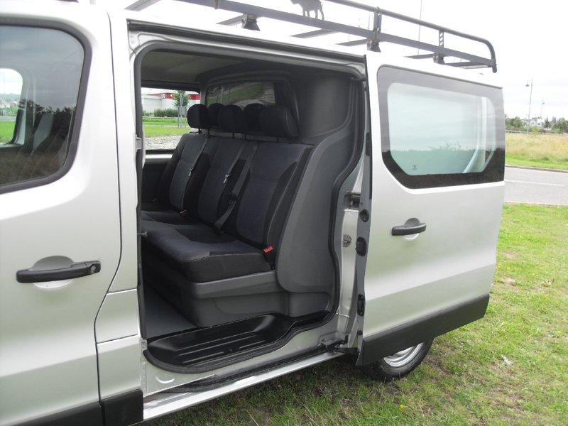 VAUXHALL VIVARO