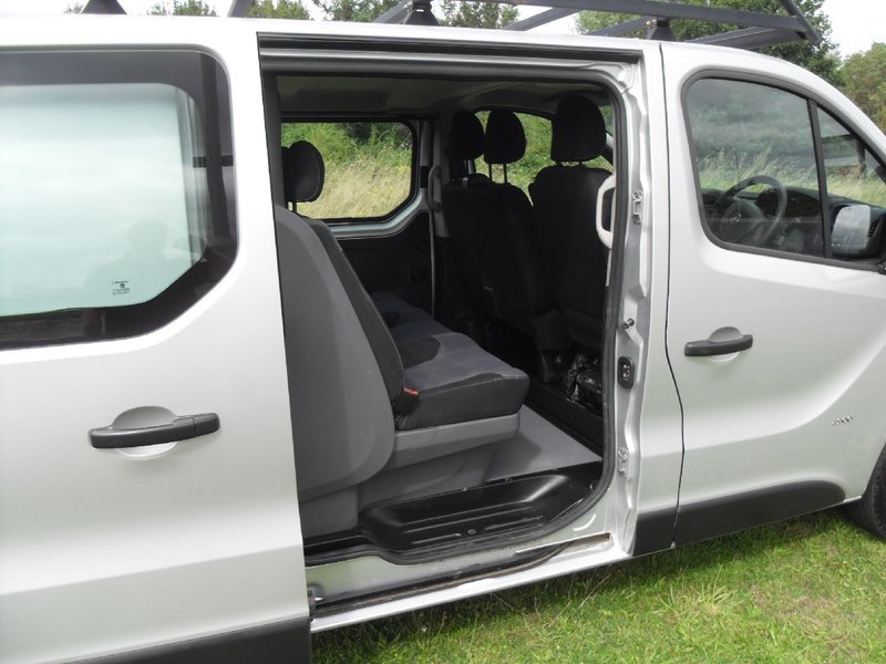 VAUXHALL VIVARO