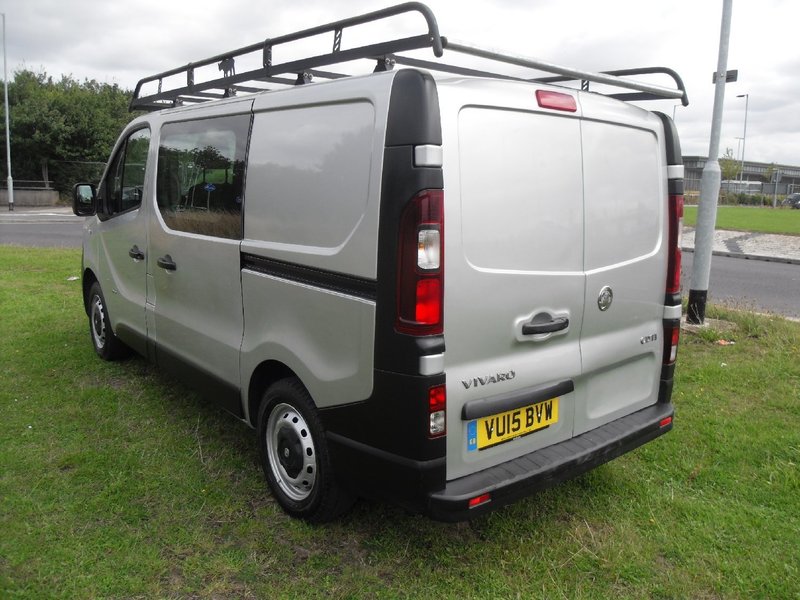 VAUXHALL VIVARO