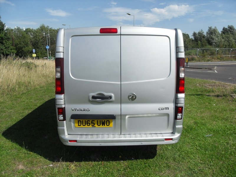 VAUXHALL VIVARO