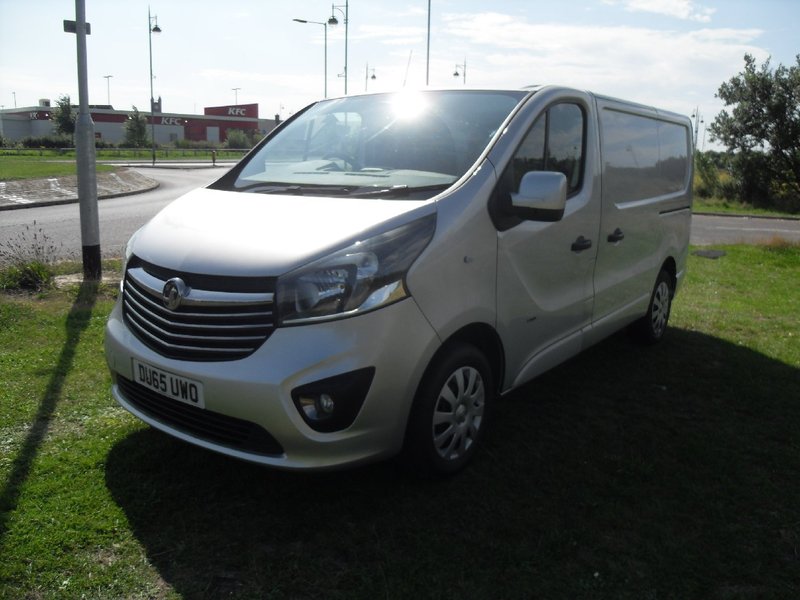 VAUXHALL VIVARO