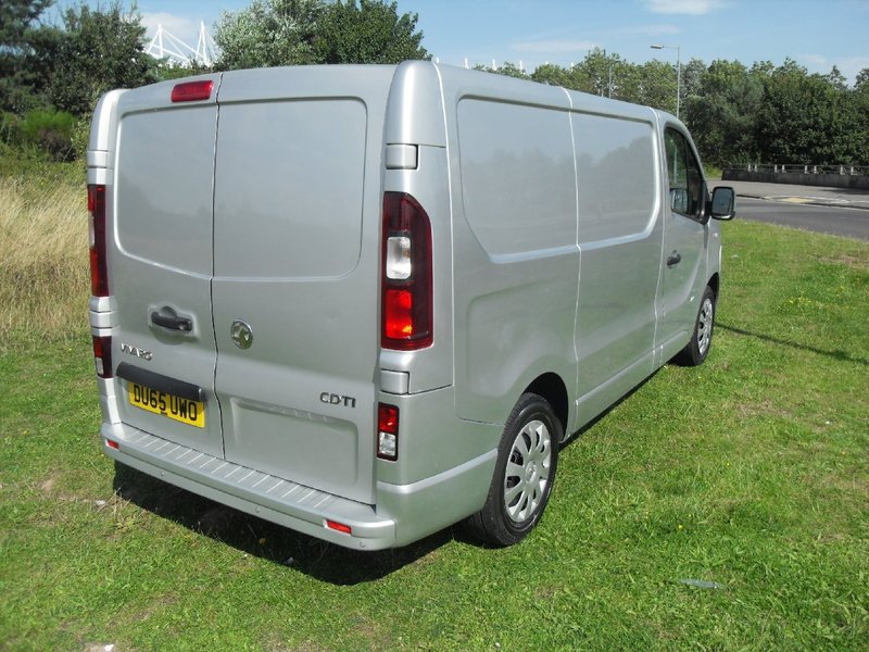 VAUXHALL VIVARO