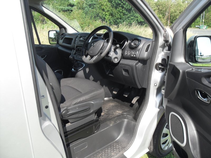 VAUXHALL VIVARO