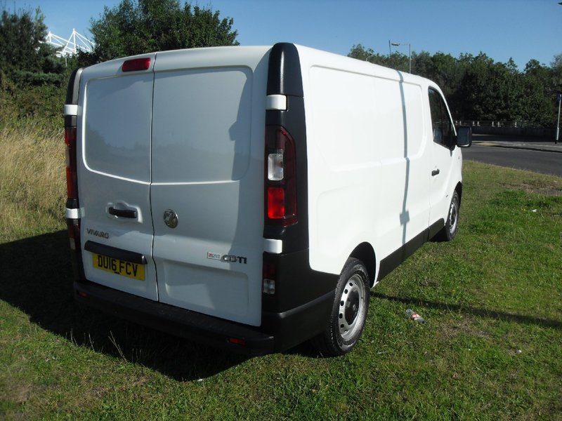 VAUXHALL VIVARO