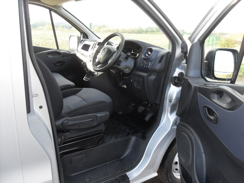 VAUXHALL VIVARO