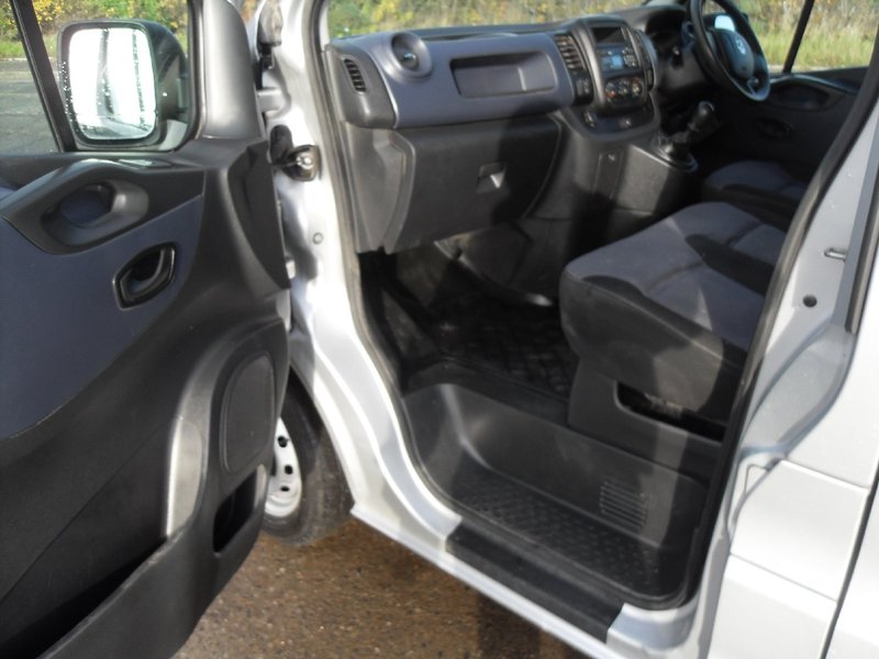 VAUXHALL VIVARO