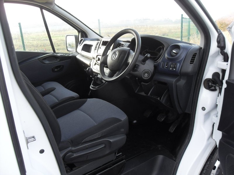 VAUXHALL VIVARO