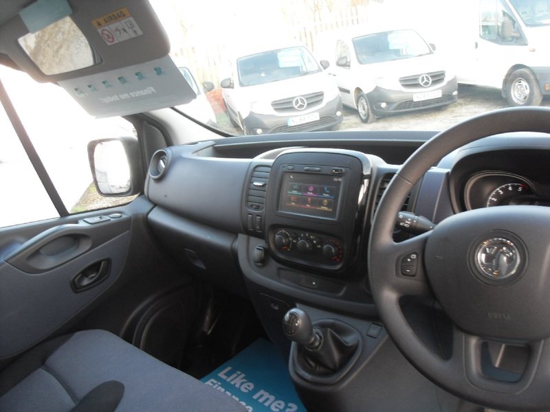 VAUXHALL VIVARO