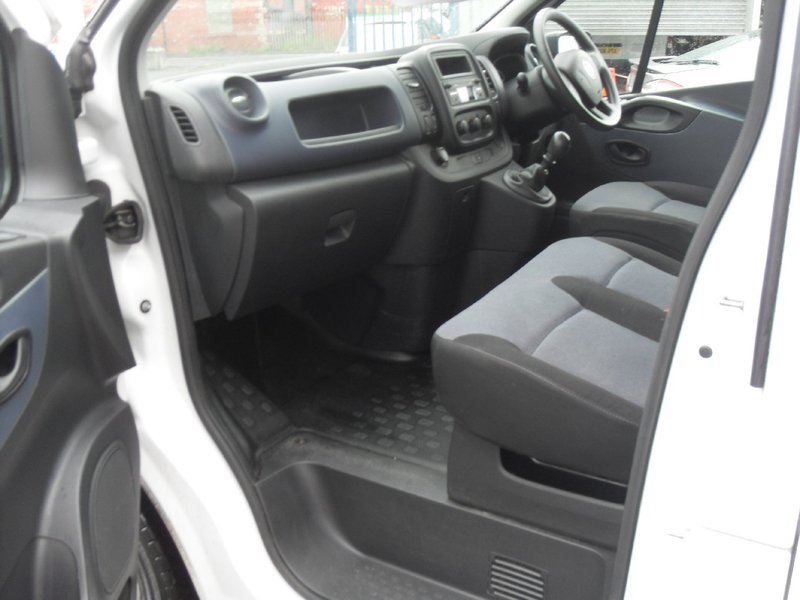 VAUXHALL VIVARO