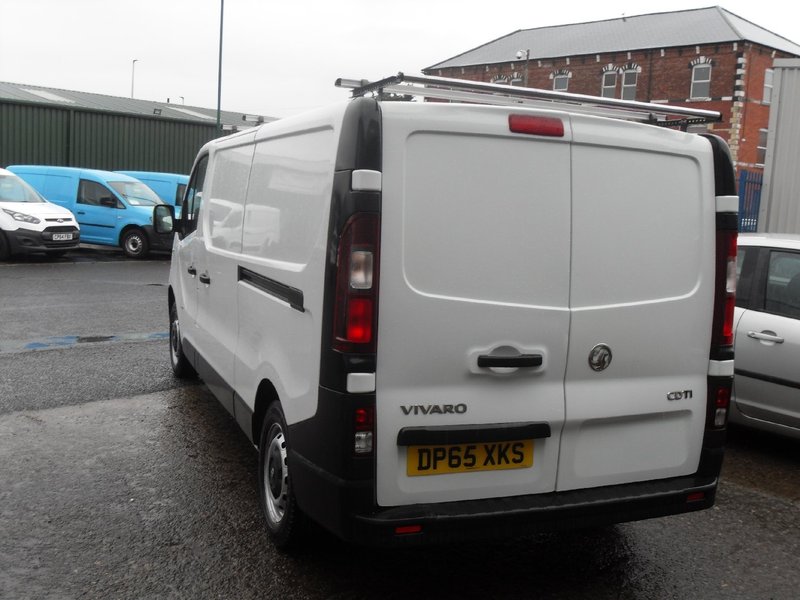 VAUXHALL VIVARO