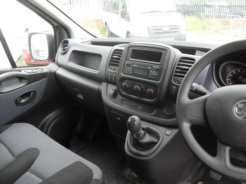 VAUXHALL VIVARO