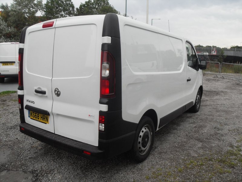 VAUXHALL VIVARO