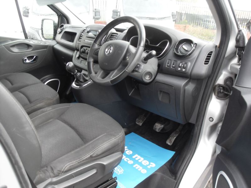 VAUXHALL VIVARO