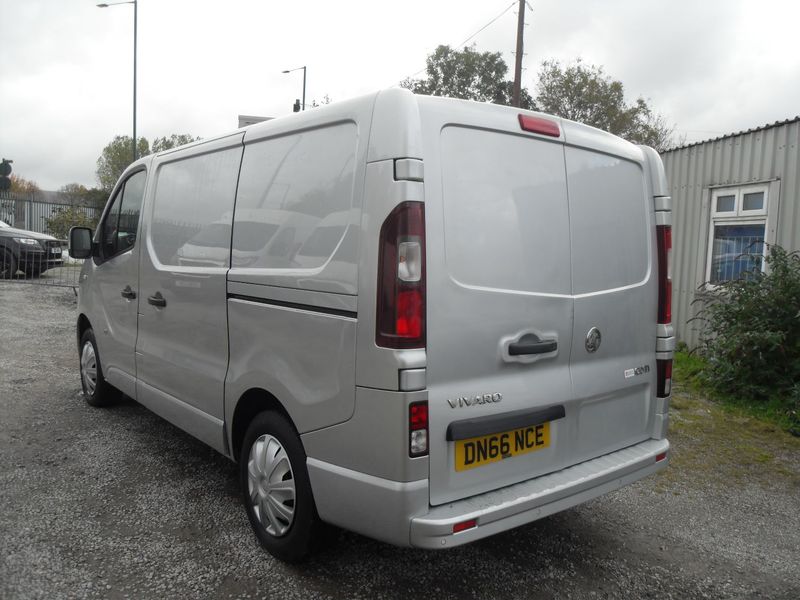 VAUXHALL VIVARO