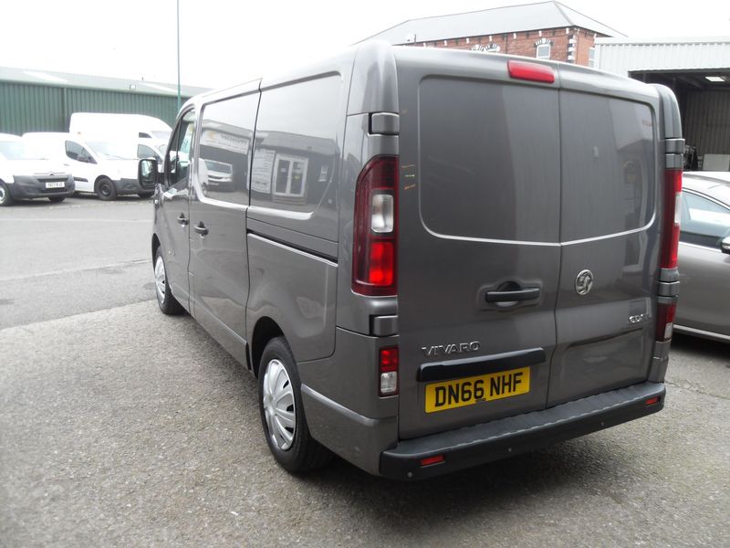 VAUXHALL VIVARO