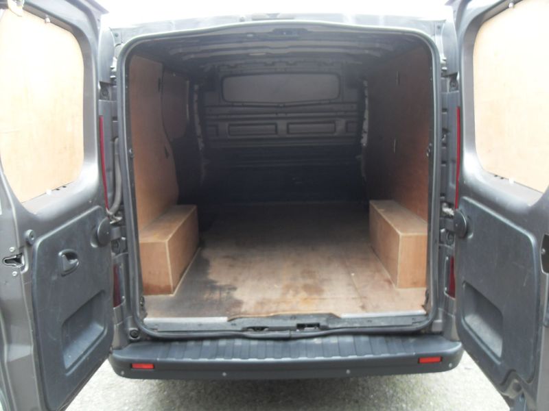 VAUXHALL VIVARO