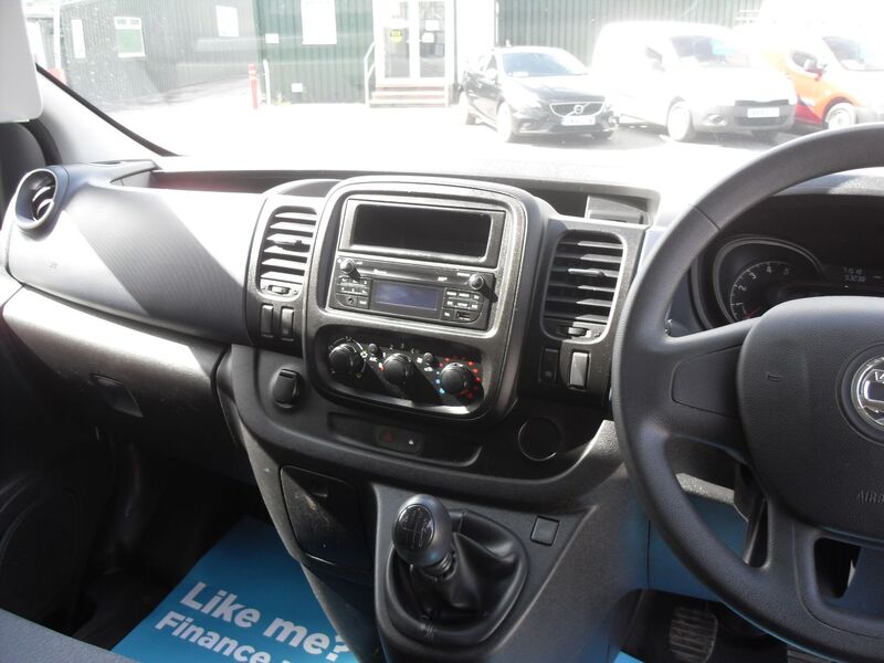 VAUXHALL VIVARO