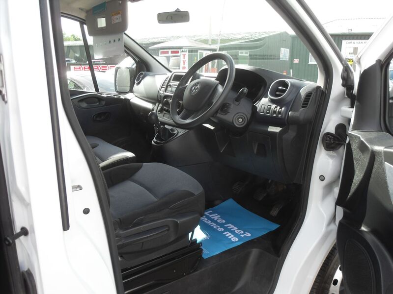 VAUXHALL VIVARO