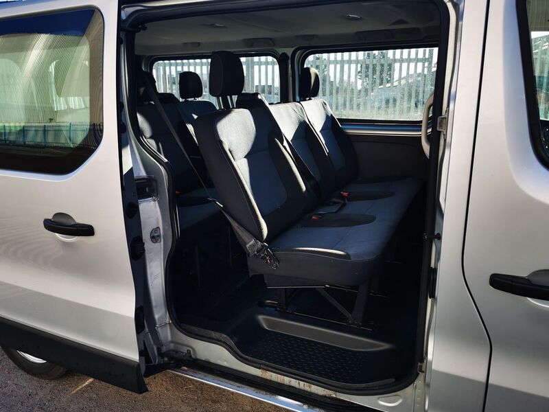 VAUXHALL VIVARO