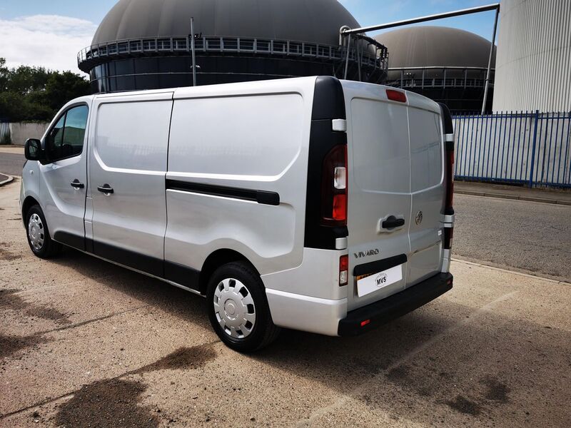 VAUXHALL VIVARO