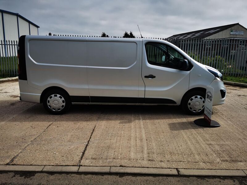 VAUXHALL VIVARO